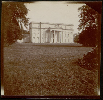 Photographie du château de Bénouville peu avant son achat par le département, en 1905. AD14, 2FI/871